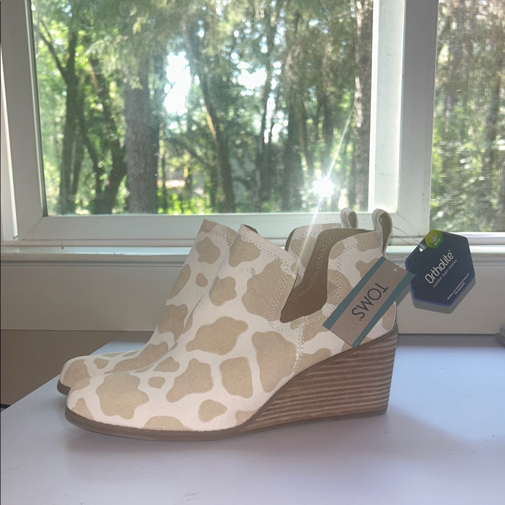 Toms Cream and Tan Wedge Sandals with Slingback